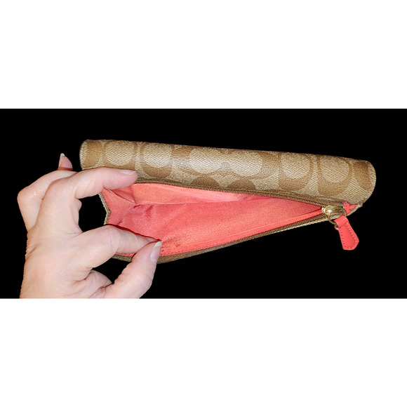 Coach Peyton Signature checkbook Wallet - Picture 3 of 9